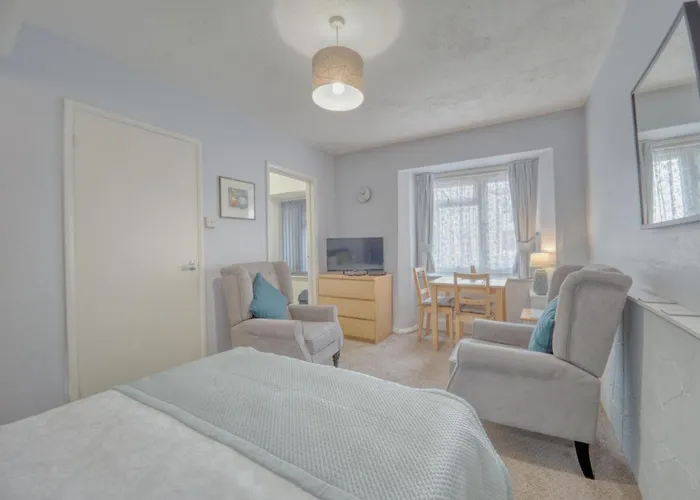 Apartment 8 - Large Studio Sea Front-Ground Floor -Free Parking