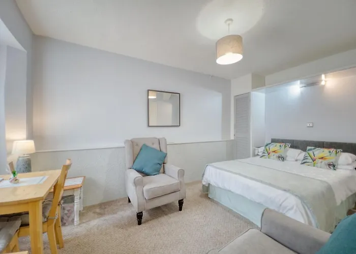 Apartment 8 - Large Studio Sea Front-Ground Floor -Free Parking