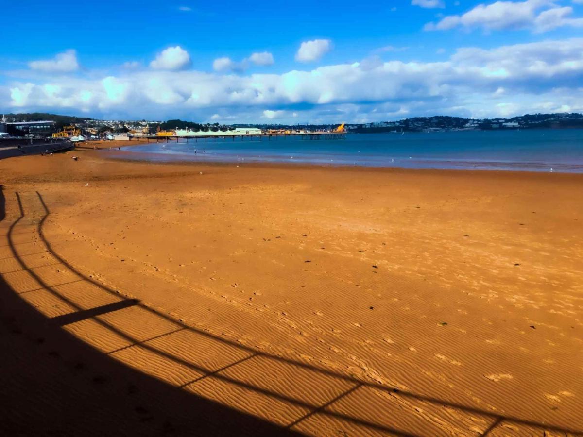 Holiday home 8 - Large Sea Front-ground Floor -free Parking Paignton