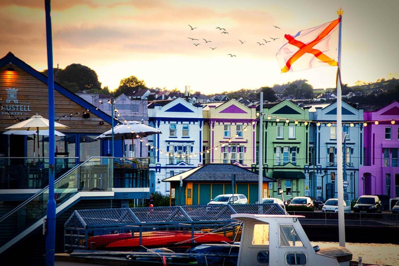 Holiday home 8 - Large Sea Front-ground Floor -free Parking Paignton