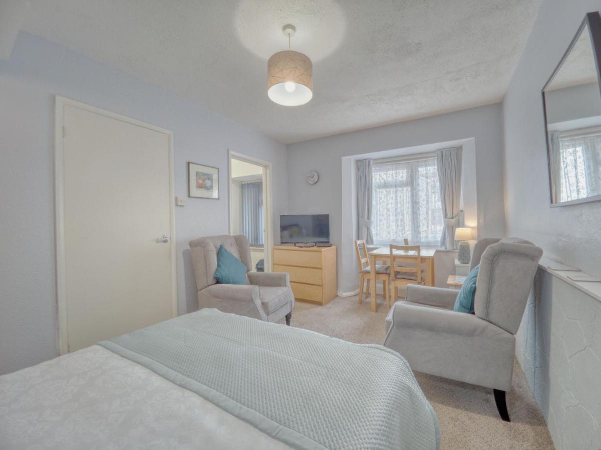 Holiday home 8 - Large Sea Front-ground Floor -free Parking Paignton