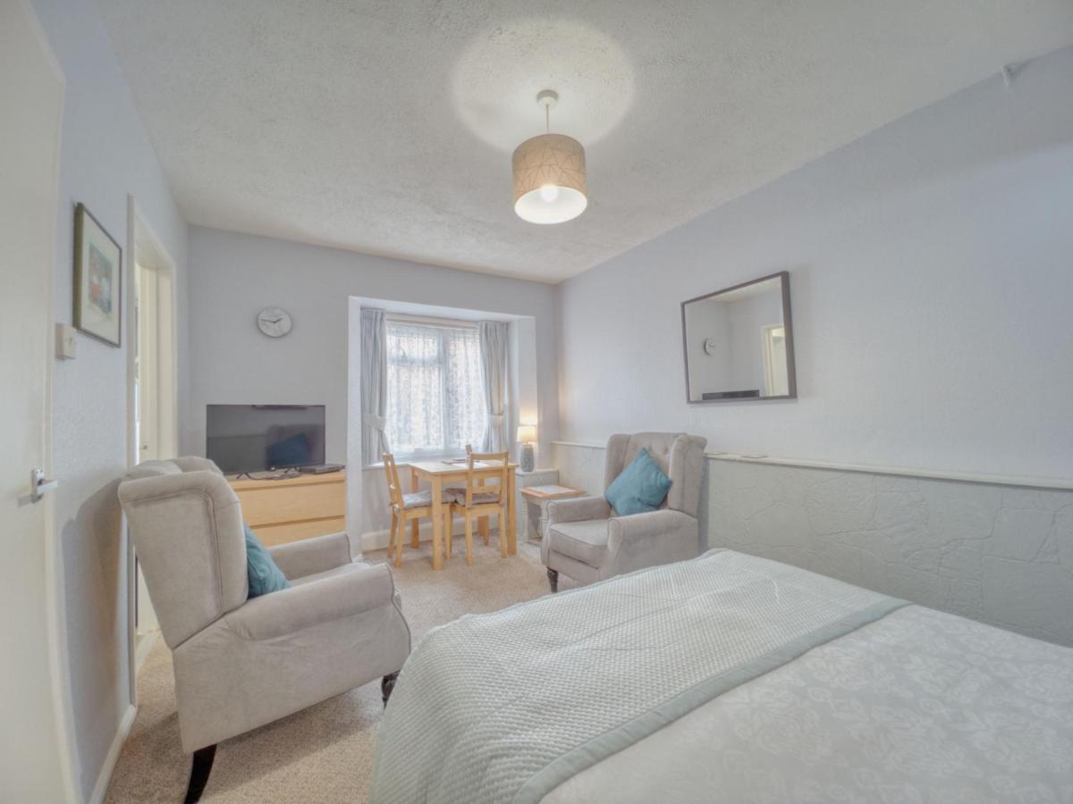 8 - Large Sea Front-ground Floor -free Parking Holiday home Paignton