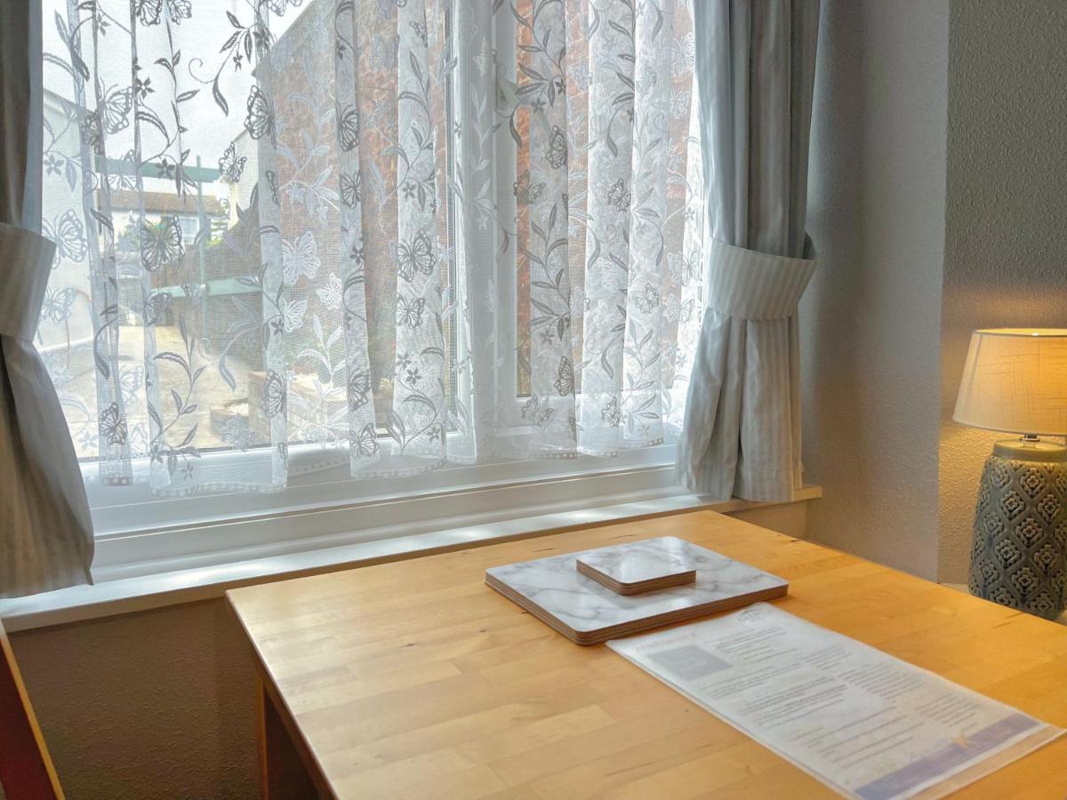 8 - Large Sea Front-ground Floor -free Parking Holiday home